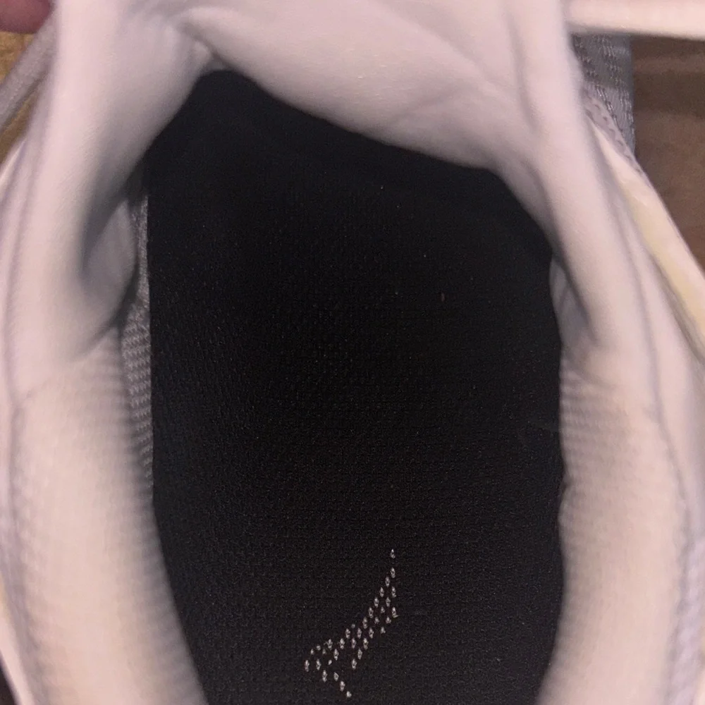 Mizuno White Low-Top Sneakers with Black Logo